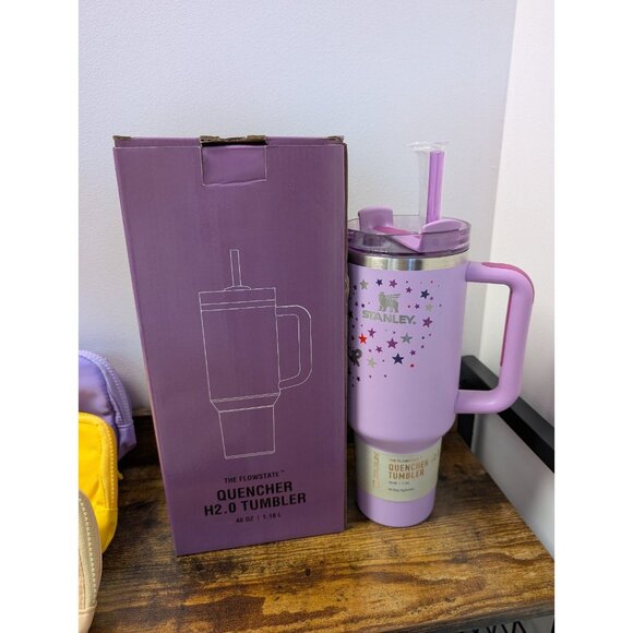 Olivia Rodrigo Stanley Cup - Picture 6 of 7